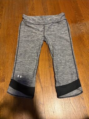 Under Armour Space Dyed Gray Capri Leggings with Black accents